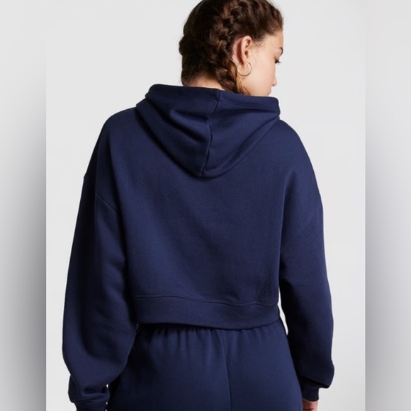 ❥𝒱𝒮 𝐏𝐈𝐍𝐊: Everyday Fleece Cropped Hoodie - Navy - Picture 2 of 9